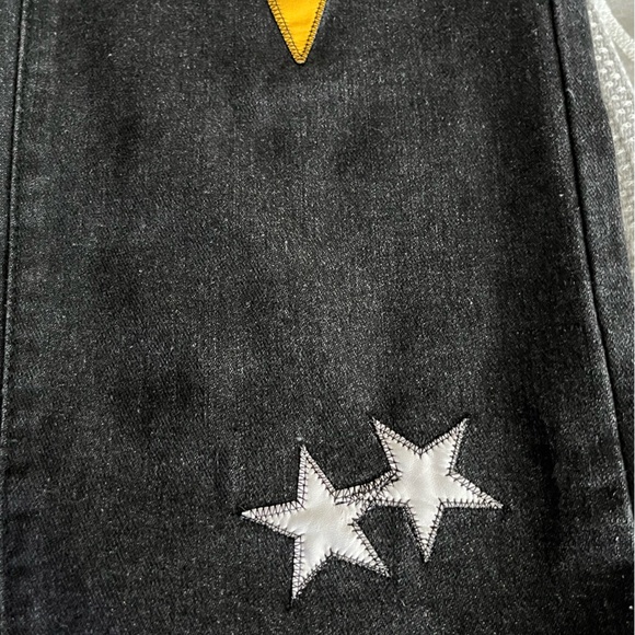 Men’s small black denim jeans with star appliqué. - Picture 2 of 7